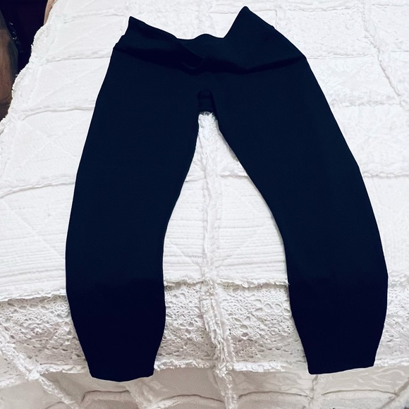 Fabletics Pureluxe High-Waist Crossover band 7/8 (Black) Size Small Powerhold - Picture 6 of 6